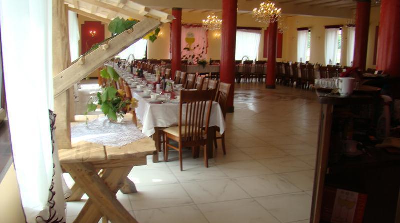 Pensjonat Agroturystyczny Pod Modrzewiem Bed and Breakfast Florczaki Esterno foto
