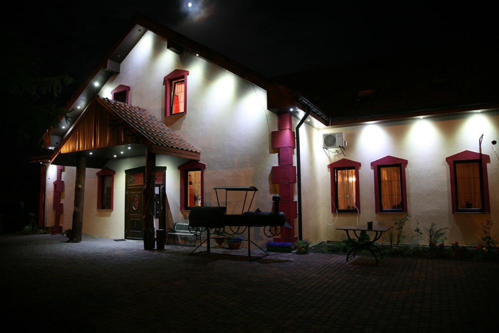 Pensjonat Agroturystyczny Pod Modrzewiem Bed and Breakfast Florczaki Esterno foto