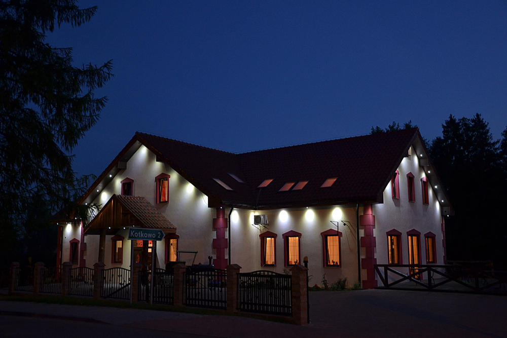 Pensjonat Agroturystyczny Pod Modrzewiem Bed and Breakfast Florczaki Esterno foto